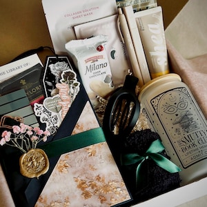 Blind Date With A Book Box, Spicy-Romance, Smut-Dark-Fantasy, Thriller-Mystery, Dark-Romance, Book-Gift-Box