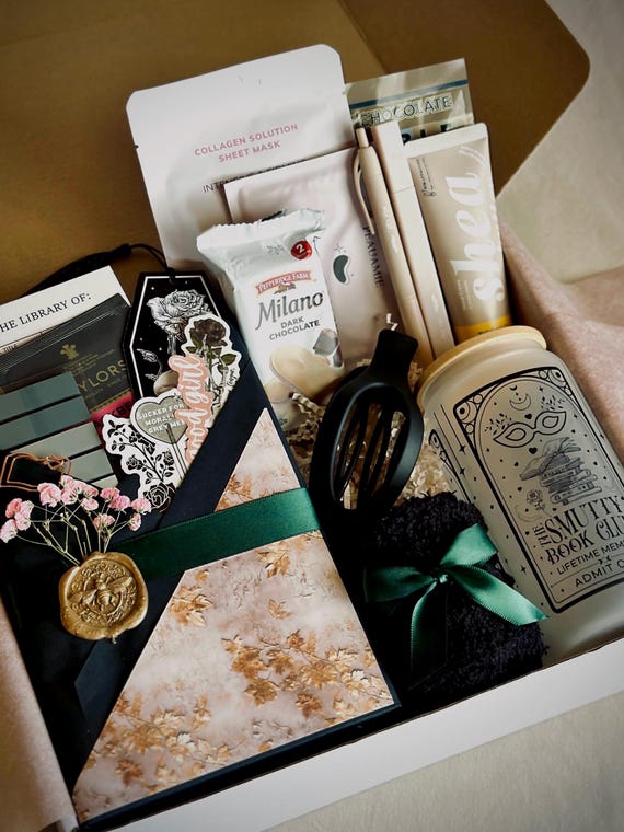 Blind Date With A Book Box, Spicy-Romance, Smut-Dark-Fantasy, Thriller-Mystery, Dark-Romance, Book-Gift-Box
