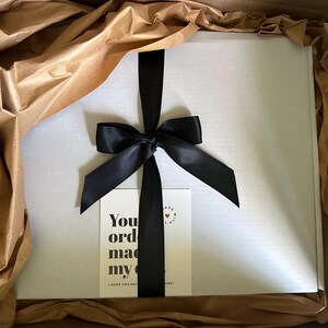 Self Care Gift, Blind Date With A Book Box, Thriller Romance, Fantasy Romantasy