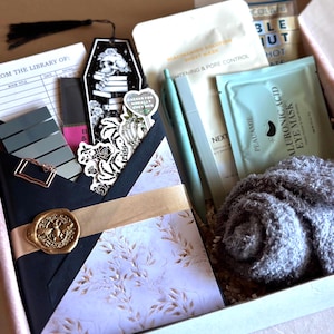 book lover kit, mm romance, book care package for her, bookclub, mystery LGBTQ, shappic book gift, romantasy book, dark romance book, smut book gift, surprise book box Themed Blind Date With A Book, spicy Book Lover, Mystery Box, Thriller, Romance, Fantasy, True Crime, Young Adult, New Paperback Book, rom-com book, summer book, summer reading, girlie book box, Mother’s Day book box, booktok, book bestie, best friend birthday, birthday book gift box, romance books, dark romance, tumbler