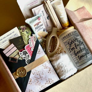 Blind Date With A Book Box, Spicy-Romance, Fantasy, Thriller, LGBTQ, Personalized-Gift-Box Mystery Birthday-Book-Bundle, Reading-Essentials