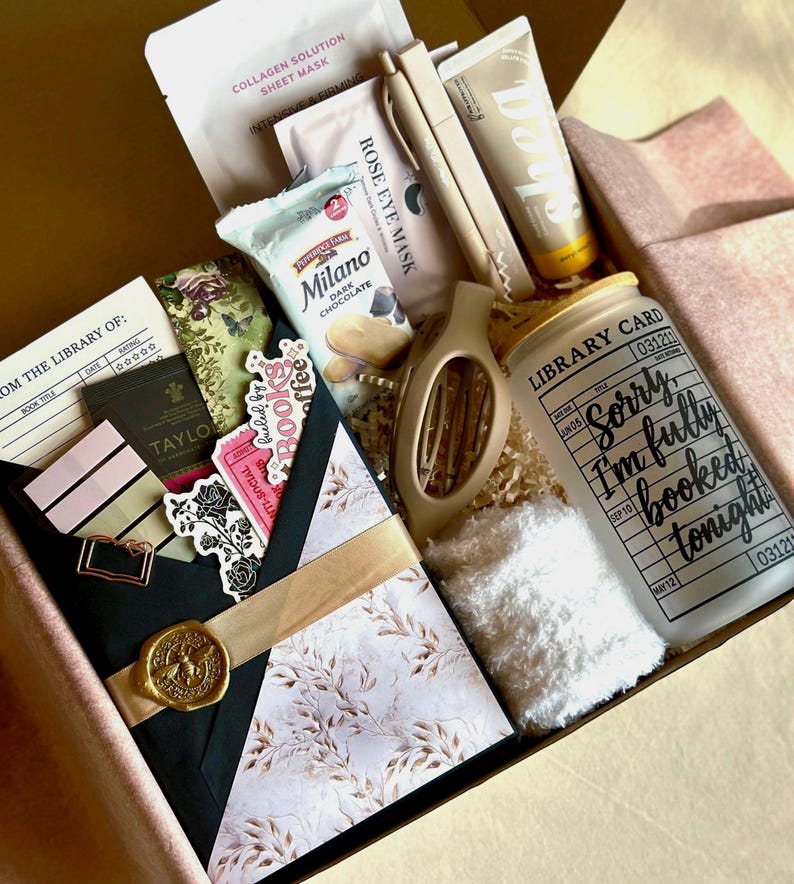 Dark fantasy Romance, mm Fantasy, Thriller, mm Smut Romance, Mystery, True Crime, Book Tumbler, Bookworm Gift Box, Book Gift Set, Book Care Package, Self love Box, Book Lover Gift Basket, Romantasy, Book Gift, shapphic Book Box, Smut Book Gift, lgbtq, mm romance, LGBTQ, Surprise Book Box, thinking of you Book Box, graduation Gift Box, birthday Gift Set, Book Care Package, Self Care Box, Book kit,Book Gift, Historical, Fantasy, LGBTQ, Cozy Book, best Birthday Gift, Bookish, Book-Kit, Self-Care