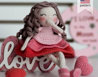 Poupée Amigurumi au crochet avec coeur (PDF)