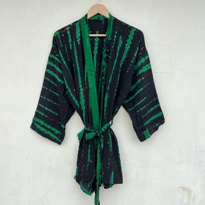 Green And Black Tie Dye Silk Short Kimono Robe, Trendy Tie Dye Silk Kimono For Festival And Beach, Silk Short Kimono For Going Out, Tie Dye
