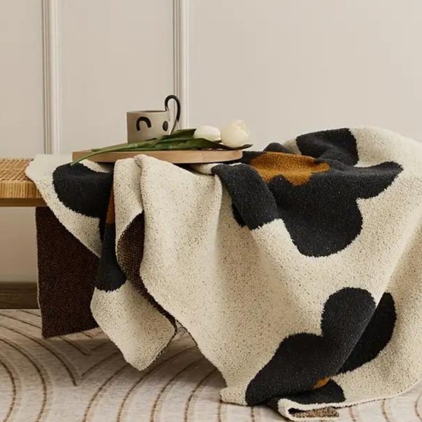 Cozy Blanket | Daisy Floral Pattern |  Home Decor Gift | Gift for Her | Modern Decor | Nordic Flower Pattern Knitted Blanket | Warm Blanket