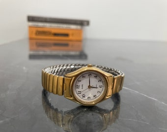 Vintage Bulova Ladies Watch : T2 1992 Germany Round White 