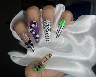 Op Beetlejuice geïnspireerde nagels