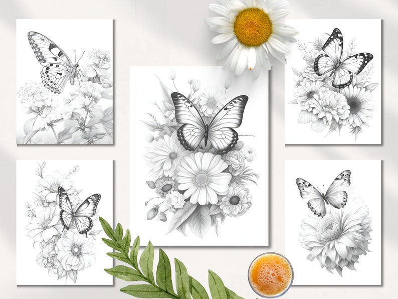 Pu&ograve; includere: Cinque stampe d'arte stampabili in bianco e nero con farfalle e fiori. Ogni stampa presenta un diverso arrangiamento di farfalle e fiori.