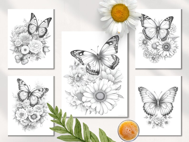 Pu&ograve; includere: Set di cinque stampe d'arte stampabili in bianco e nero con farfalle e fiori. Ogni stampa presenta una specie di farfalla e un arrangiamento floreale diversi.