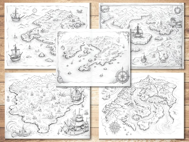 Pu&ograve; includere: Cinque mappe di isole disegnate a mano in bianco e nero con navi, montagne e alberi. Le mappe sono su uno sfondo di legno.