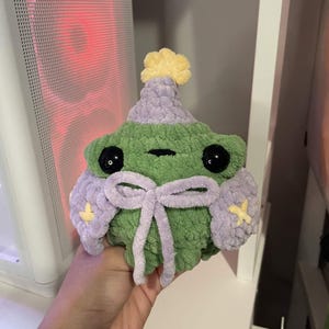 wizard frog crochet plushie/amigurumi/stuff animal