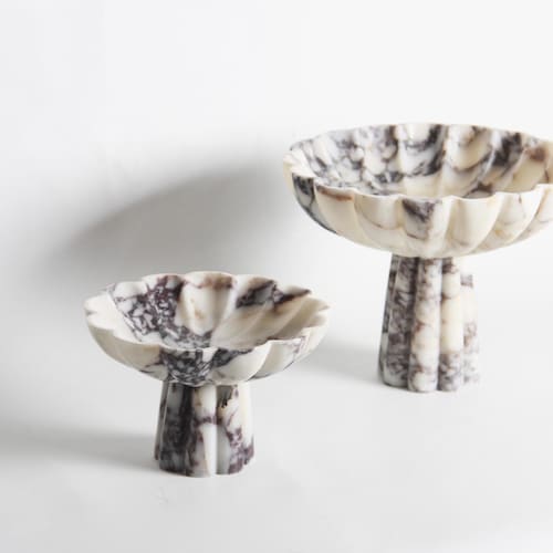 Calacatta Viola Marble Scallop Bowl: Elegant Pedestal Centerpiece