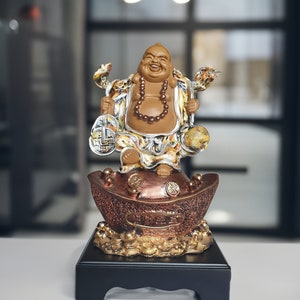 Sacco di Buddha sorridente metallico da 32 cm del TCG per ricchezza e gioia. Statuetta Feng Shui che attrae denaro e fortuna. Di The Creative Giftmart