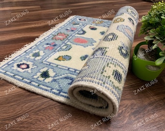 Tappeto Oushak in lana annodato a mano: stile vintage blu e bianco