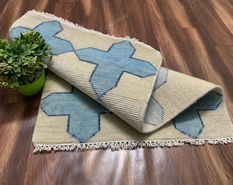 Tappeto Oushak in lana blu e bianca annodato a mano: stile vintage tradizionale