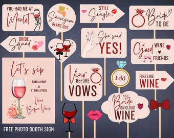 Puede incluir: Un conjunto de 12 accesorios de cabina de fotos de color rosa y rojo con temas de vino y boda. Los accesorios presentan frases como "You had me at Merlot", "Let's Sip", "Vino Before Vows", "Bride to Be", "She said Yes!" y "Fine Like Wine".