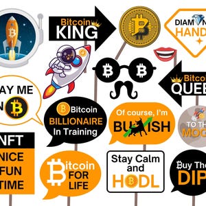 Puede incluir: Una colección de accesorios para fotomatón con temática Bitcoin. Incluye bocadillos con frases como "Bitcoin King", "Buy the Dip" y "To the Moon". Otros accesorios presentan un cohete, una moneda Bitcoin y un astronauta de dibujos animados.