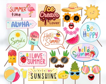 Może przedstawiać: Zbiór kolorowych rekwizytów do fotobudki o tematyce letniej. Zawiera znaki z tekstami takimi jak "Summer Time", "Aloha" i "I Love Summer". Inne rekwizyty przedstawiają lody, okulary przeciwsłoneczne i plaster arbuza.