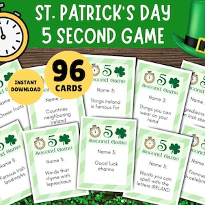 Puede incluir: Un juego de 96 cartas de 5 segundos para el Día de San Patricio. Las cartas son verdes y blancas con un diseño de trébol. Las cartas tienen diferentes preguntas sobre Irlanda, la cultura irlandesa y el Día de San Patricio. Las cartas son perfectas para un juego divertido y festivo.
