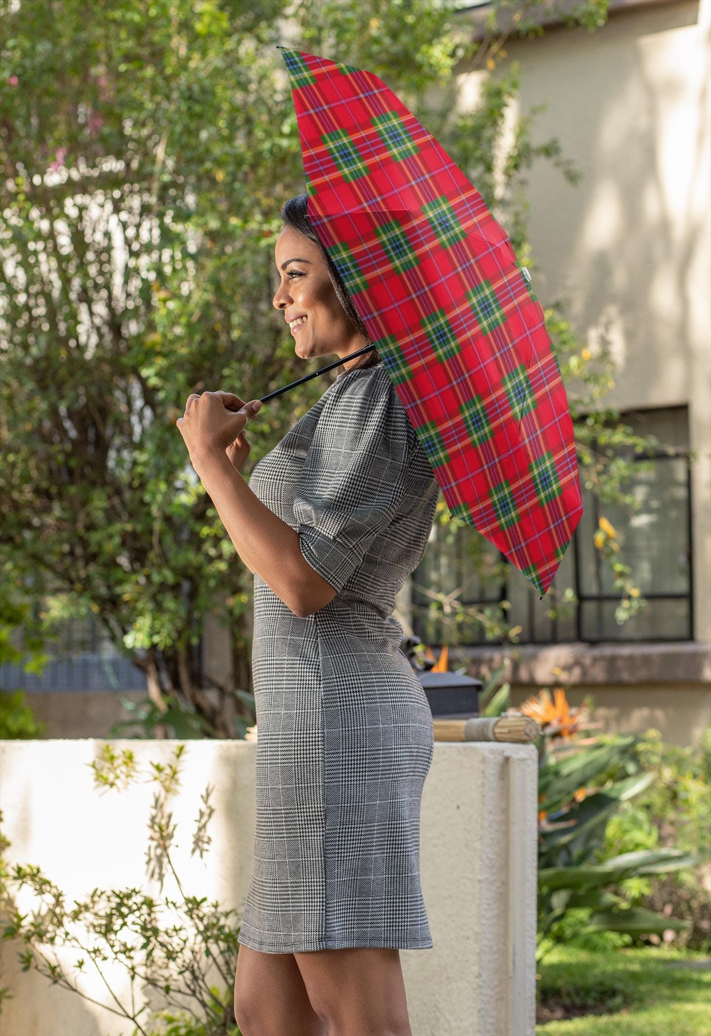 Paraguas Royal Stewart Tartan para protección contra la lluvia o el sol. Ideal para el invierno, como regalo de Navidad, moda navideña acogedora que te mantiene seco.