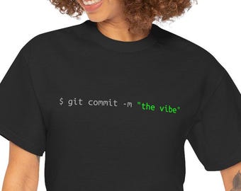 Ubuntu Mono font Git Commit Vibe Unisex Heavy Cotton T-Shirt, Coding Trend Shirt, Programmierer Geschenk, Tech Geek Tshirt, Computer Science Top, IT