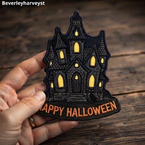 Spökhusmärke, broderad stryk-på-applikation med Happy Halloween, läskigt slott med svart kattmärke, gotisk DIY-kostymgåva