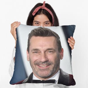 Oreiller carré en polyester filé Jon Hamm, cadeau coussin personnalisé, meilleure décoration pour la maison et le bureau, cadeau déco drôle de dortoir meme