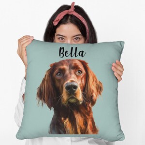 Almofada quadrada personalizada em poliéster fiado com a imagem de um Setter Irlandês, ideal para guardar como lembrança ou presente para o Dia da Adoção.