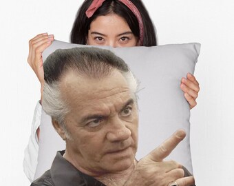 Tony Sirico quadratisches Kissen gesponnenes quadratisches Polyesterkissen, personalisiertes Wurfkissengeschenk, lustiges Meme-Kissengeschenkidee, modernes Wurfkissen