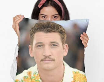 Miles Teller vierkant kussengesponnen polyester vierkant kussen, op maat gemaakt sierkussen cadeau, beste decor voor thuis en op kantoor, grappige meme slaapzaal decor cadeau