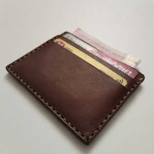 handgemachter Kartenhalter aus Leder mit Muster