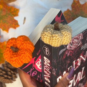 Handmade Crochet Pumpkin Bookmarks | Autumn Bookmarks | Fall Bookmarks | Halloween Bookmarks | Gift for Book Lovers | Crochet Bookmarks