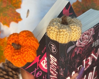 Handmade Crochet Pumpkin Bookmarks | Autumn Bookmarks | Fall Bookmarks | Halloween Bookmarks | Gift for Book Lovers | Crochet Bookmarks