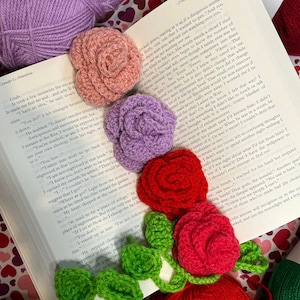 Customisable Crochet Rose Bookmark - Handmade Floral Book Accessory - Personalised Gift for Book Lovers - Unique Literary Gift