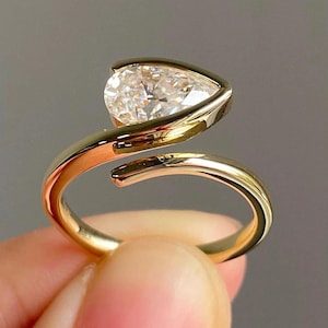 Anel de moissanite com corte de pêra de 2 CT, anel de noivado em forma de lágrima East West! Anel de casamento em ouro 4K, anel em forma de pêra, presente de aniversário, anel de promessa