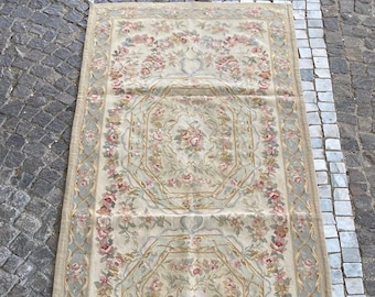 French guide rug in pure "Aubusson" wool, made on a loom