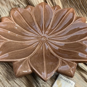 Centrotavola Paolo Marioni in terracotta smaltata (dipinto marrone)