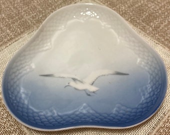 Bing & Grøndahl porcelain "Seagull" clover saucer