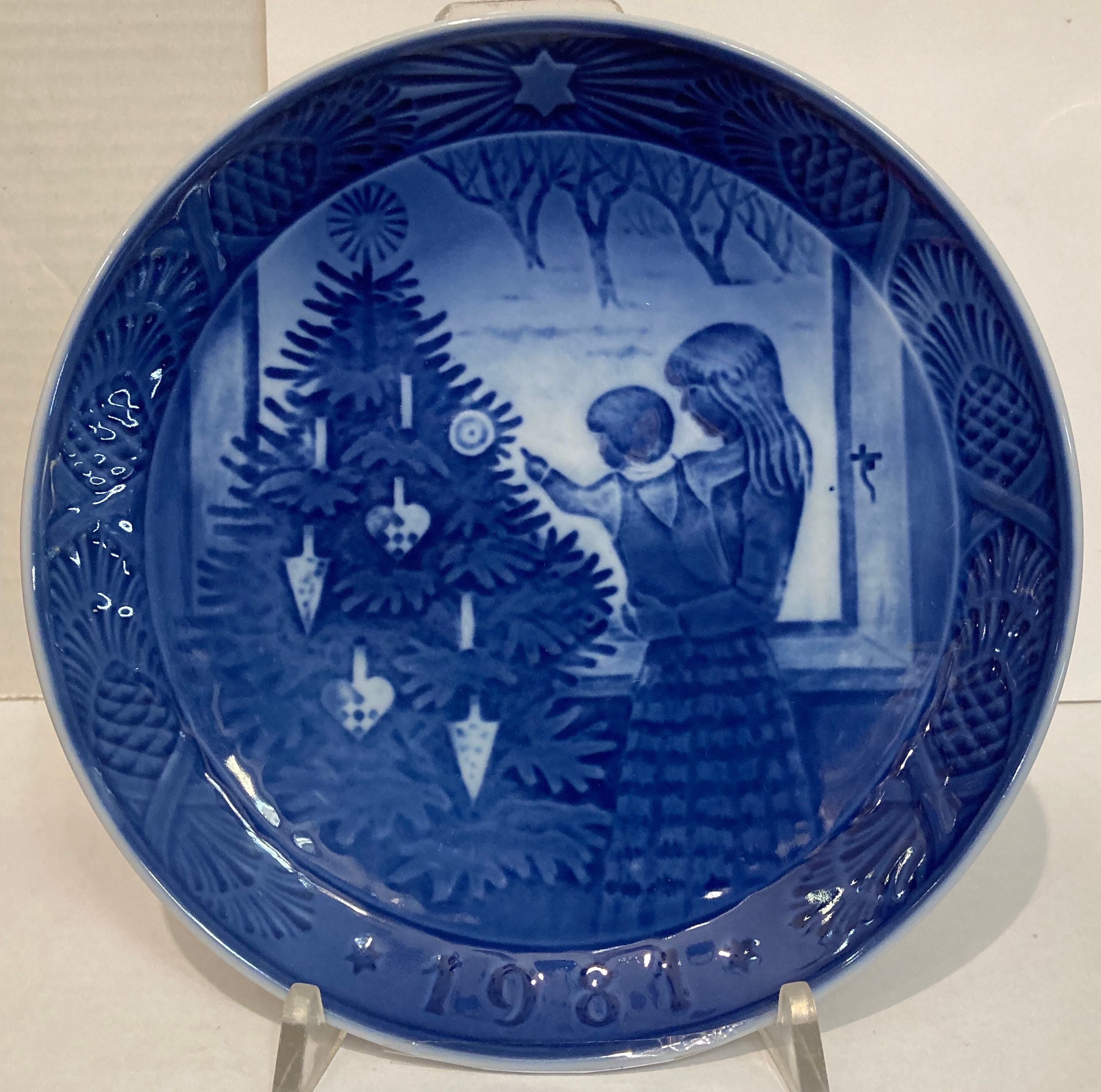 Plate in hand-painted porcelain "1981"