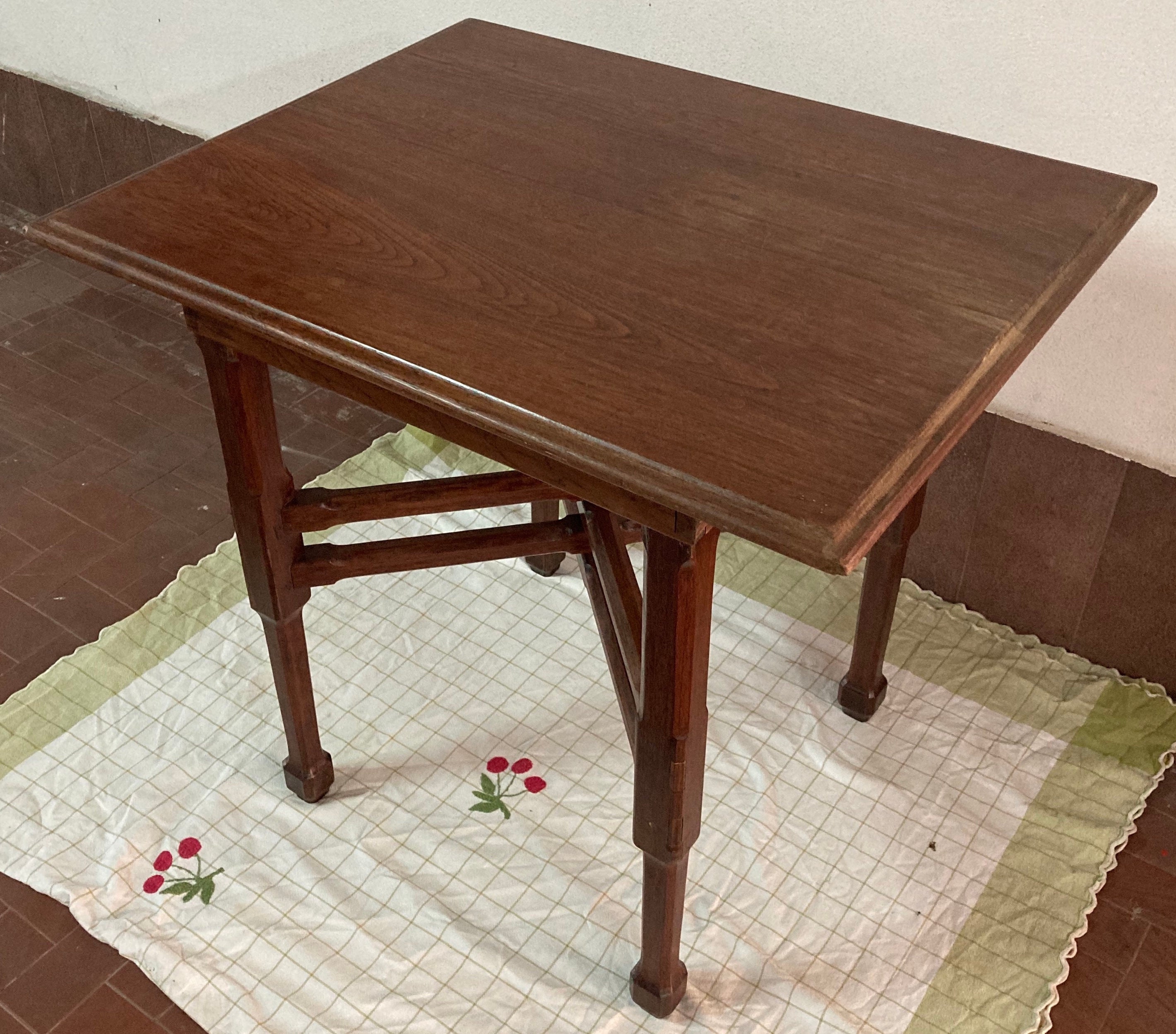 Table pliante en bois