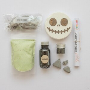 Sorcery & Spells Potion Kit: Fizzy Bones, Skull Fizzer