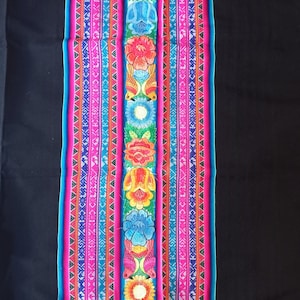 Peruvian aguayos, traditional Andean textiles, Peruaanse stoffen, Manta cloth, Aguayo mantas, mesa tuch 122 x 125 cm (48.03 x 49.21 in)