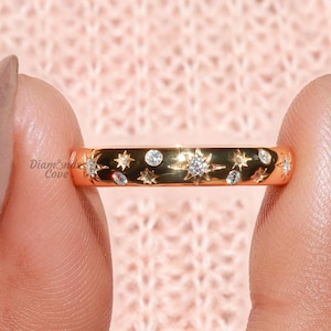 Vintage Starburst Wedding Band For Her 14k Gold Moissanite Band Alternative Wedding Band Dome Wedding Ring Dainty Star Setting Band