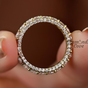 Zarte Moissanite Volle Ewigkeit Hochzeitsband Stacking Band 14K Gold Einzigartige Dreiseitige Pave Passende Band Jahrestag Geschenke Für Frauen