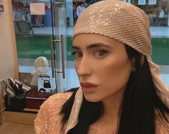 Pañuelo dorado y crema: un hiyab elegante y glamuroso, un pañuelo único