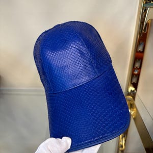 Casquette de baseball en cuir peau de serpent bleu royal faite main en python