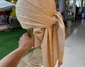 Pañuelo estampado para mujer: Bandana chic y glamurosa, 90 x 90
