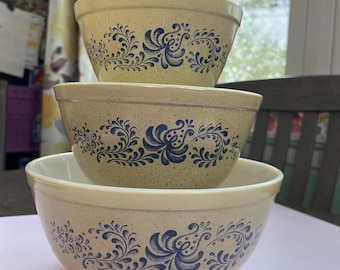 Vintage Pyrex Homestead mixing bowls 401, 403 (402 sold out)