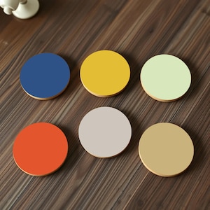 Runda Pantone-färgunderlägg 2025 | Modern minimalistisk palett - Lime Cream - Coccon - Moonbeam - Orangeade - Misted Marigold - Déjà Vu Blue