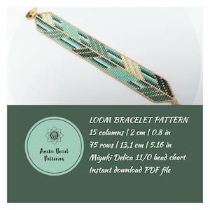 Op de afbeelding: Een weefband-armbandpatroon met een groen, blauw en gouden ontwerp. Het patroon is voor een armband van 15 kolommen en 75 rijen met Miyuki Delica 11/0 kralen. Het patroon is beschikbaar als een direct downloadbaar PDF-bestand.